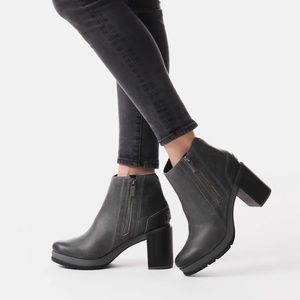 Sorel Blake Zip Boot size 9